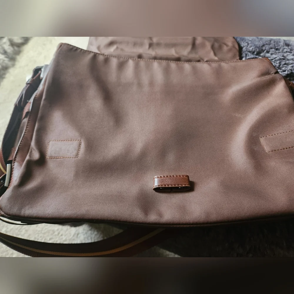Piquadro fine leather Brown Laptop, business, messenger, bag. Rare find. - Picture 9 of 16